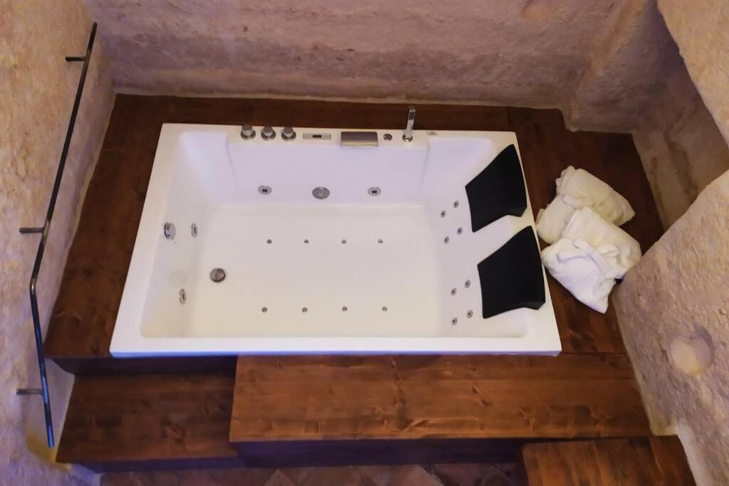 Fornaci 46 Sassi Con Idromassaggio Matera Exterior photo